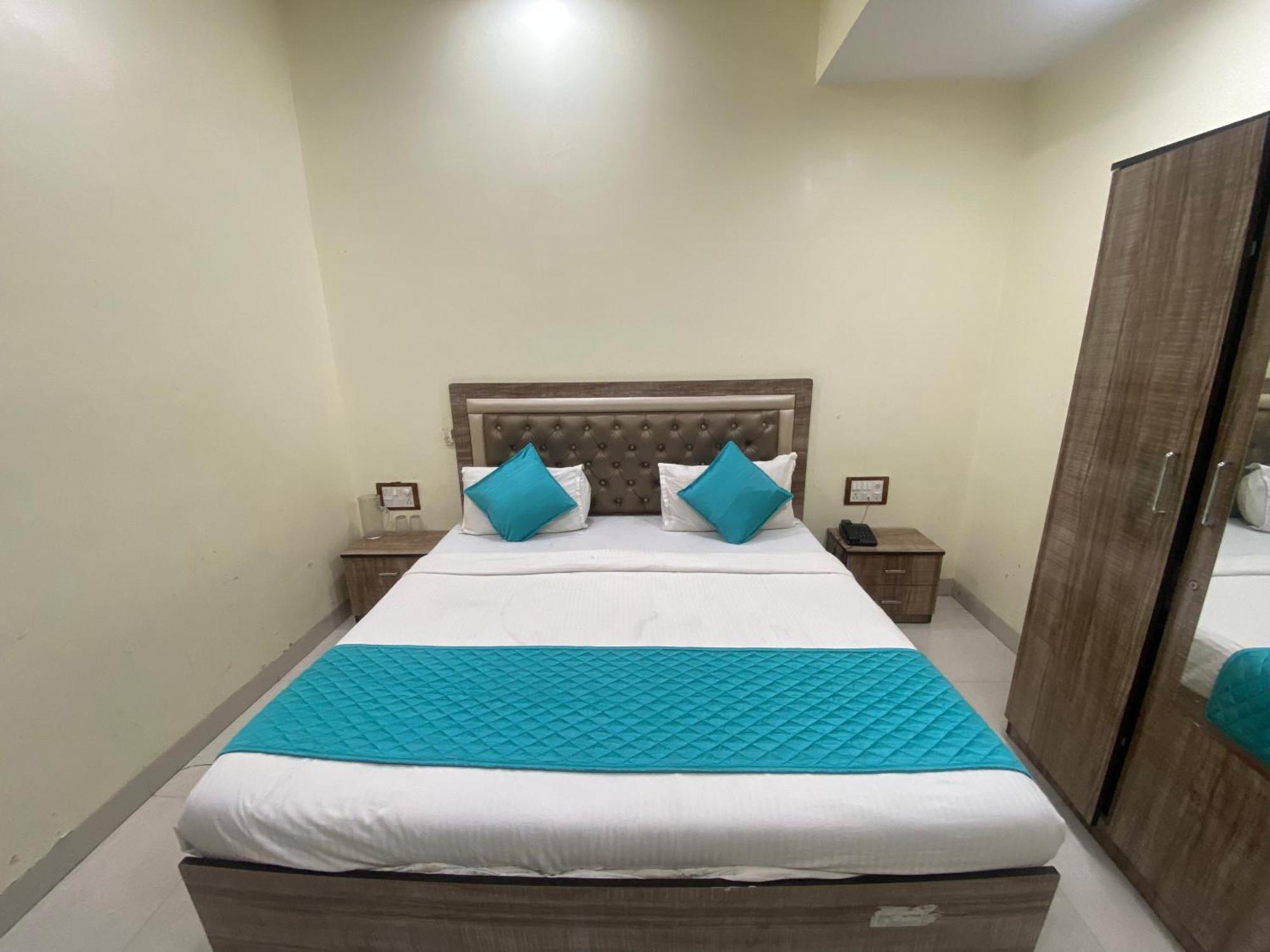 Hotel Apsara- Near J J Hospital Mumbai  Buitenkant foto